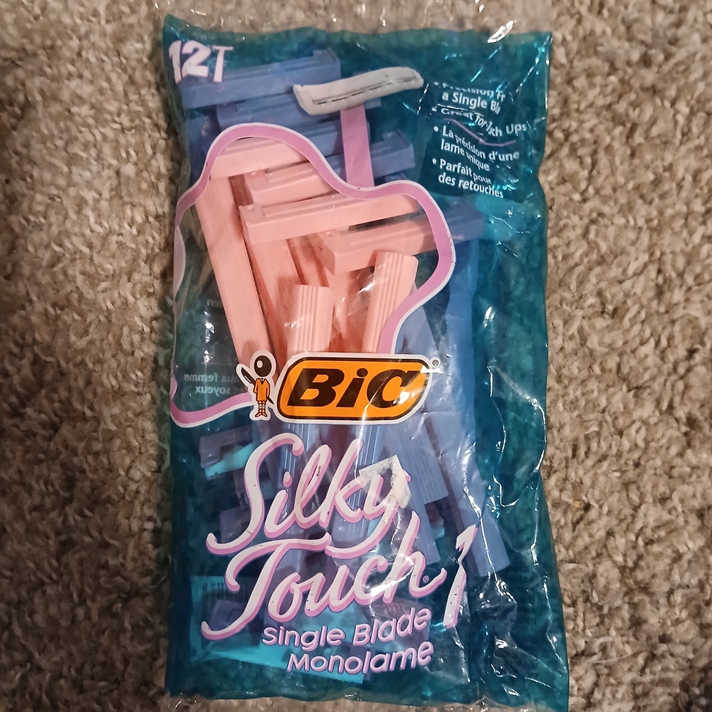 BIC Silky Touch Razors 1 Blade 12 Pk Brand New Sealed